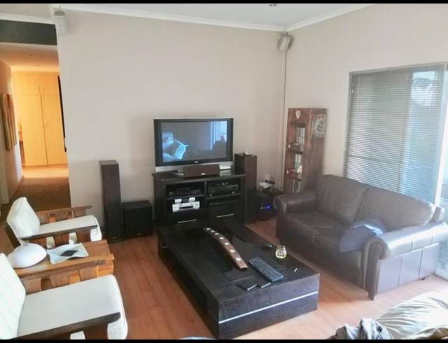 3 BEDROOM PROPERTY TO RENT IN VREDEKLOOF HEIGHTS